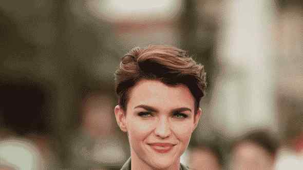 Ruby Rose fala sobre sua escolha de não fazer a transição e mais notícias de hoje