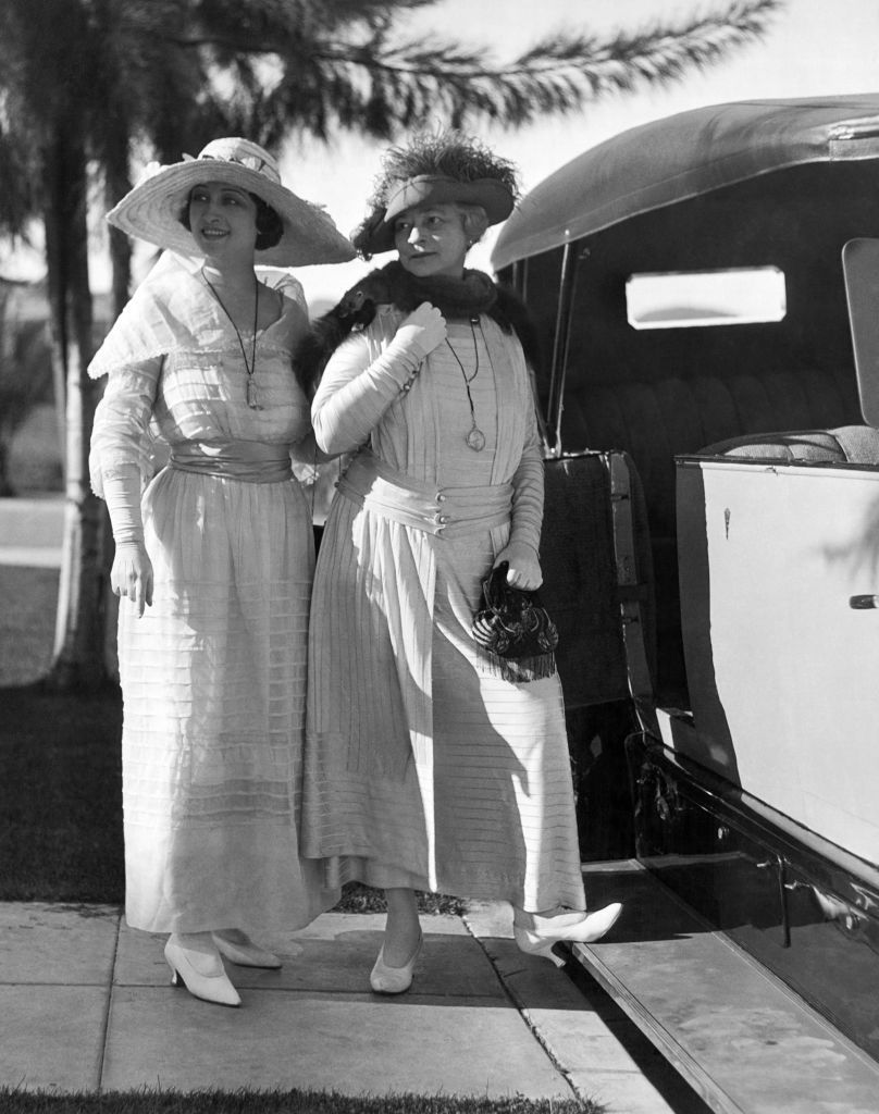 Due donne eleganti