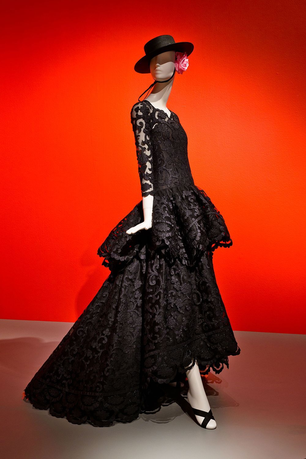Modelka, Odzież, Sukienka, Moda, Suknia, Stroje wizytowe, Moda wiktoriańska, Ramię, Haute couture, Projektowanie mody,