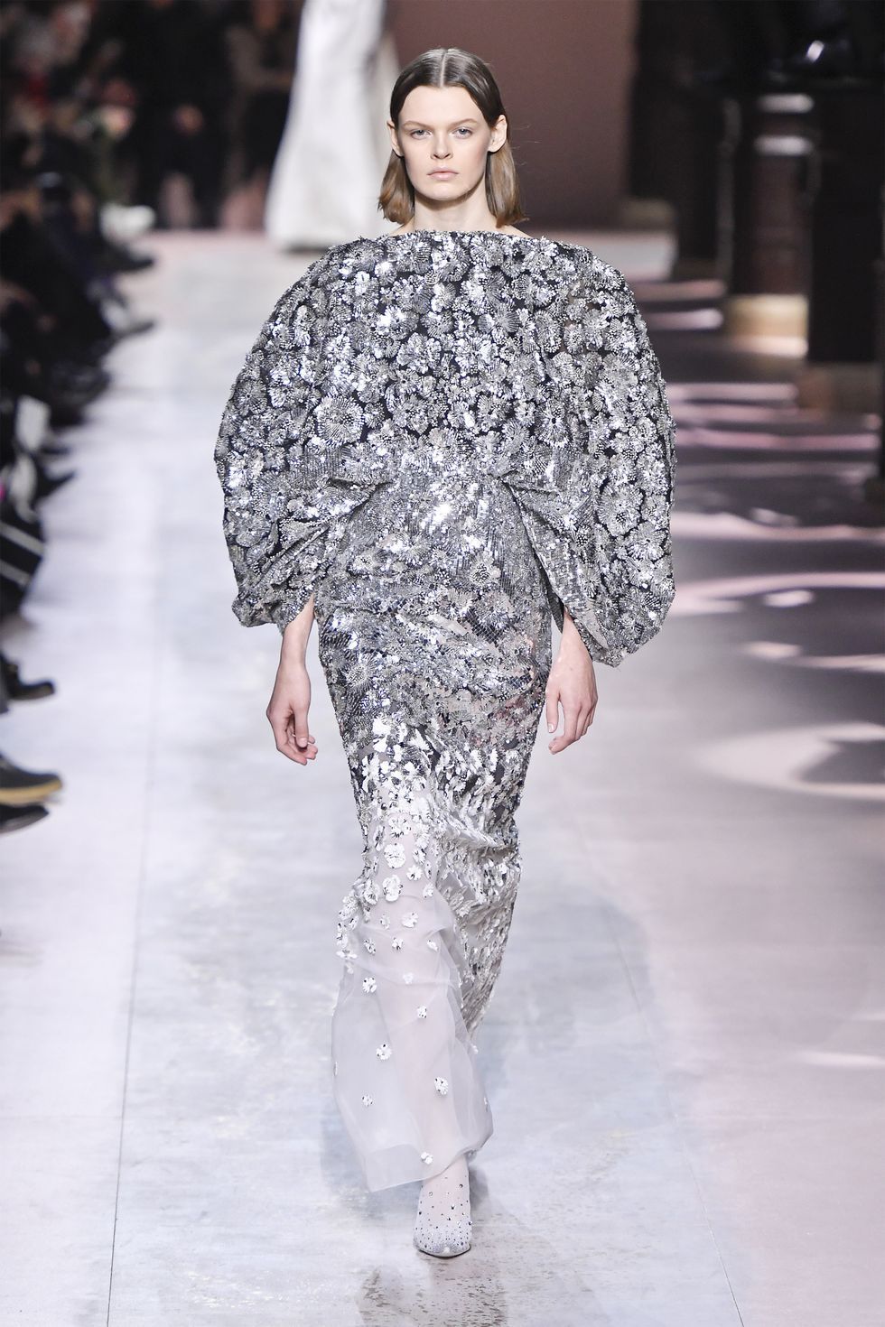 Givenchy: Runway - Paris Fashion Week - Haute Couture Primavera / Estate 2020