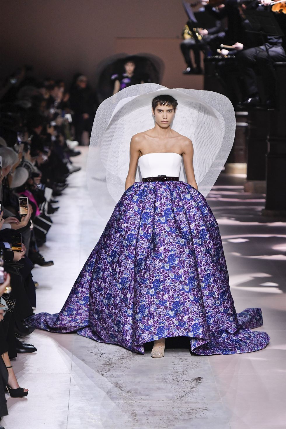 Givenchy: Runway - Paris Fashion Week - Haute Couture Primavera / Estate 2020