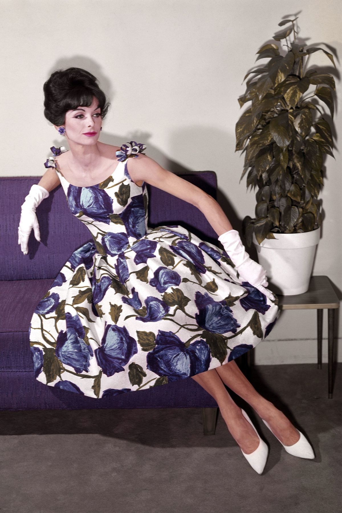 Odjeća, haljina, modni model, ljubičasta, moda, rame, modni dizajn, obuća, foto pucati, retro stil,