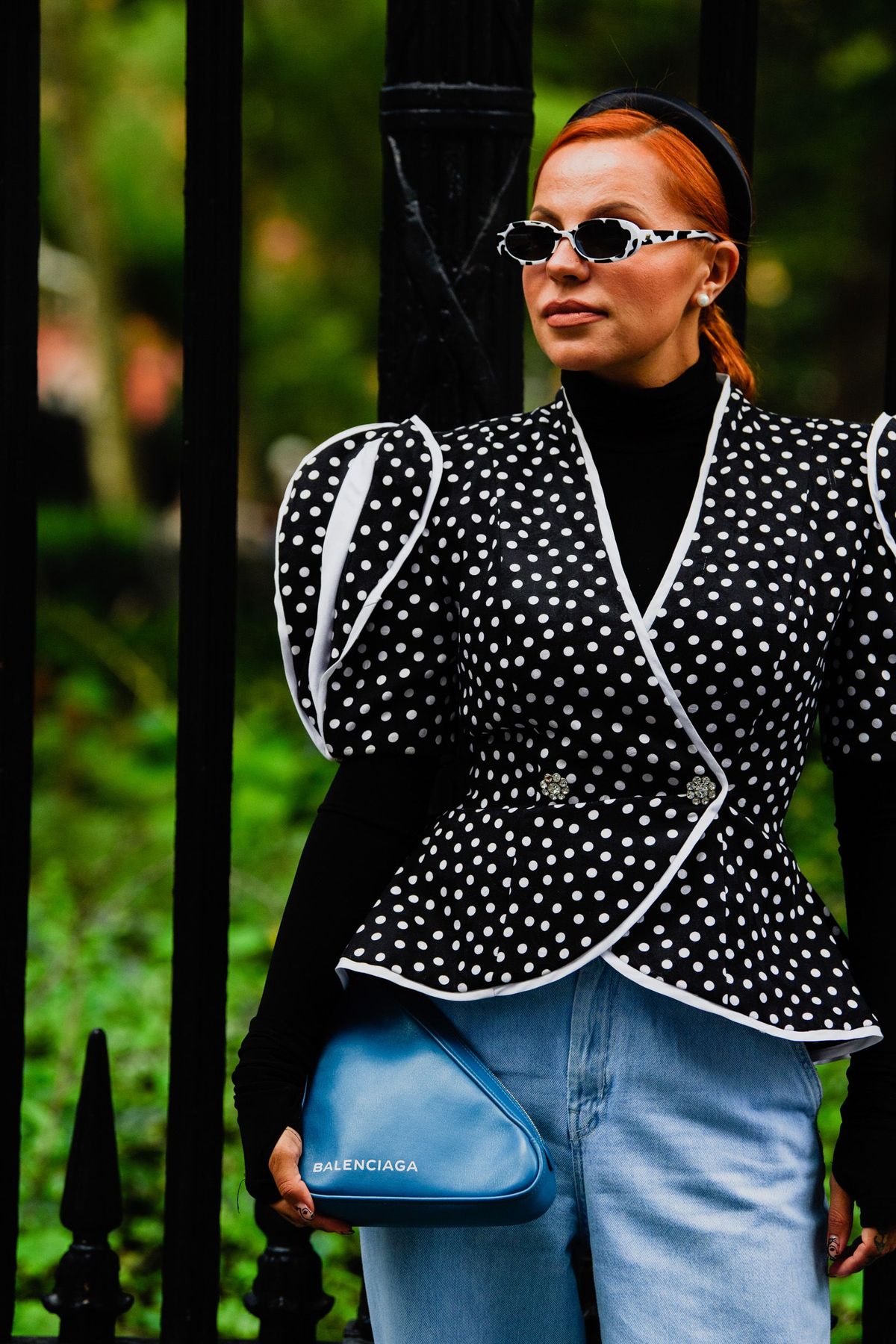 Okulary, kropki, dżinsy, odzież, moda uliczna, okulary przeciwsłoneczne, wzór, moda, fajne, odzież wierzchnia,