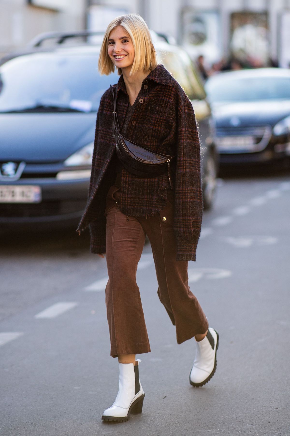 Ulična moda, odjeća, moda, smeđa, snimka, obuća, vanjska odjeća, cipela, noga, kaput,
