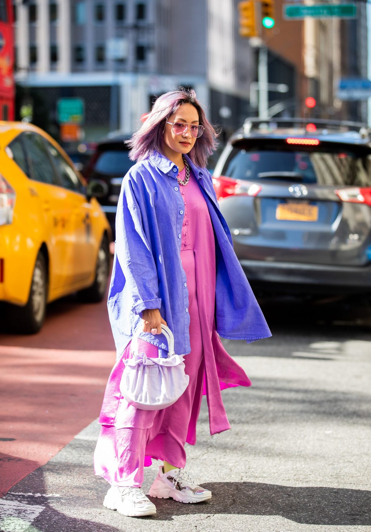 Ideeën voor het combineren van kleuren - roze en paarse outfit