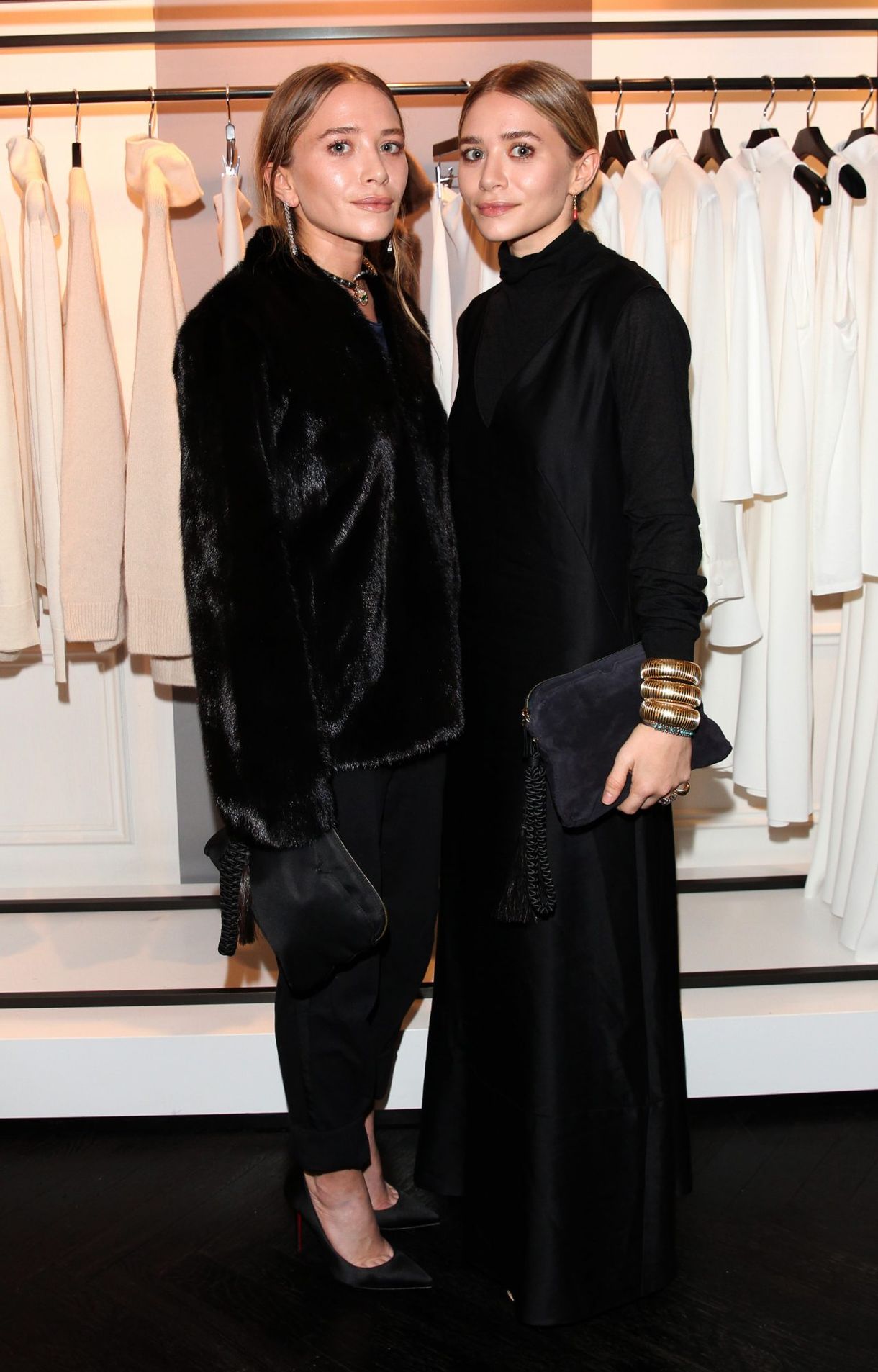 Mary-Kate und Ashley Olsen im Jahr 2014 Black Dress Outfits