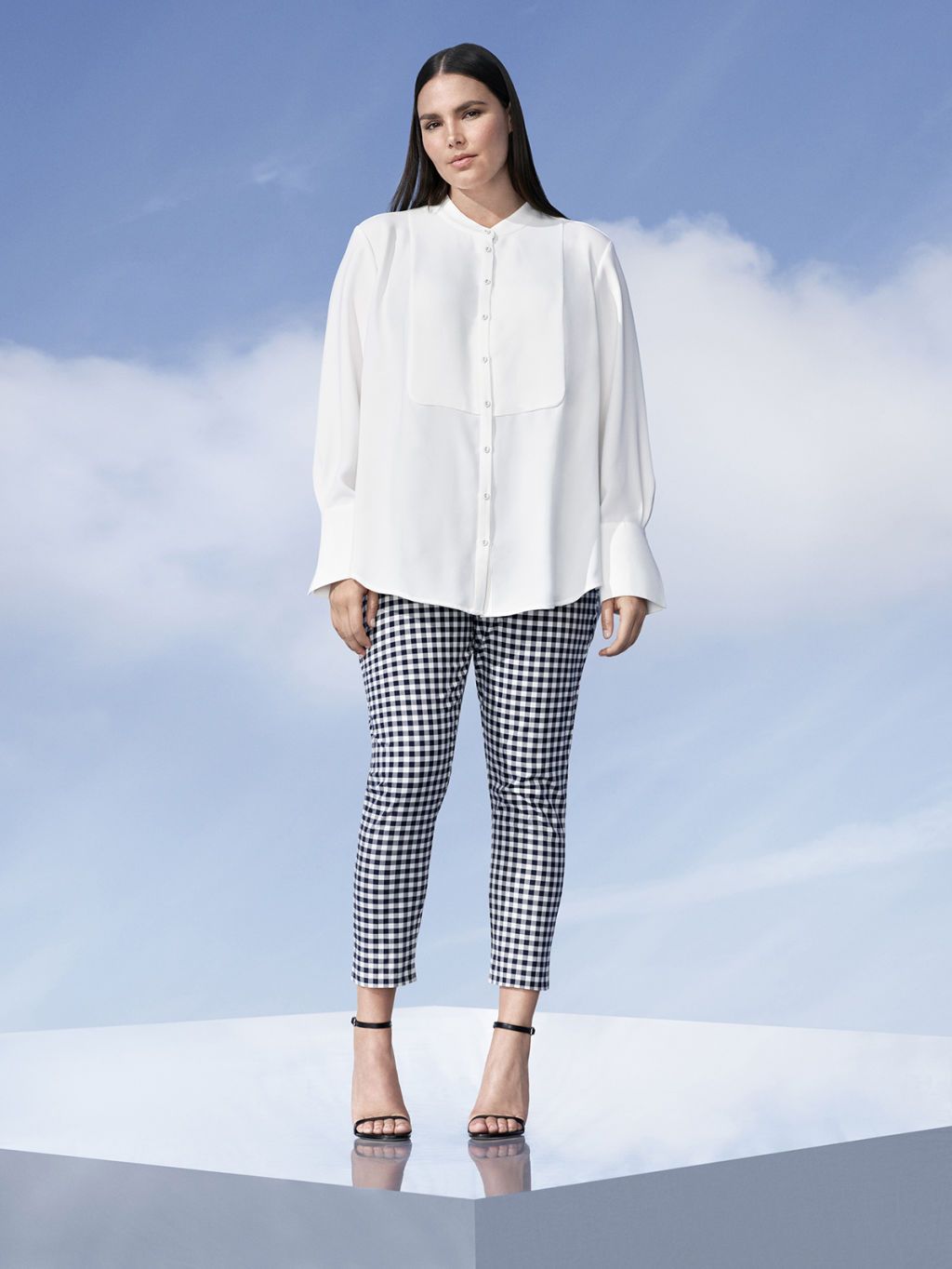 Kleidung, Model, Weiß, Mode, Modenschau, Schulter, Leggings, Runway, Hals, Bluse,