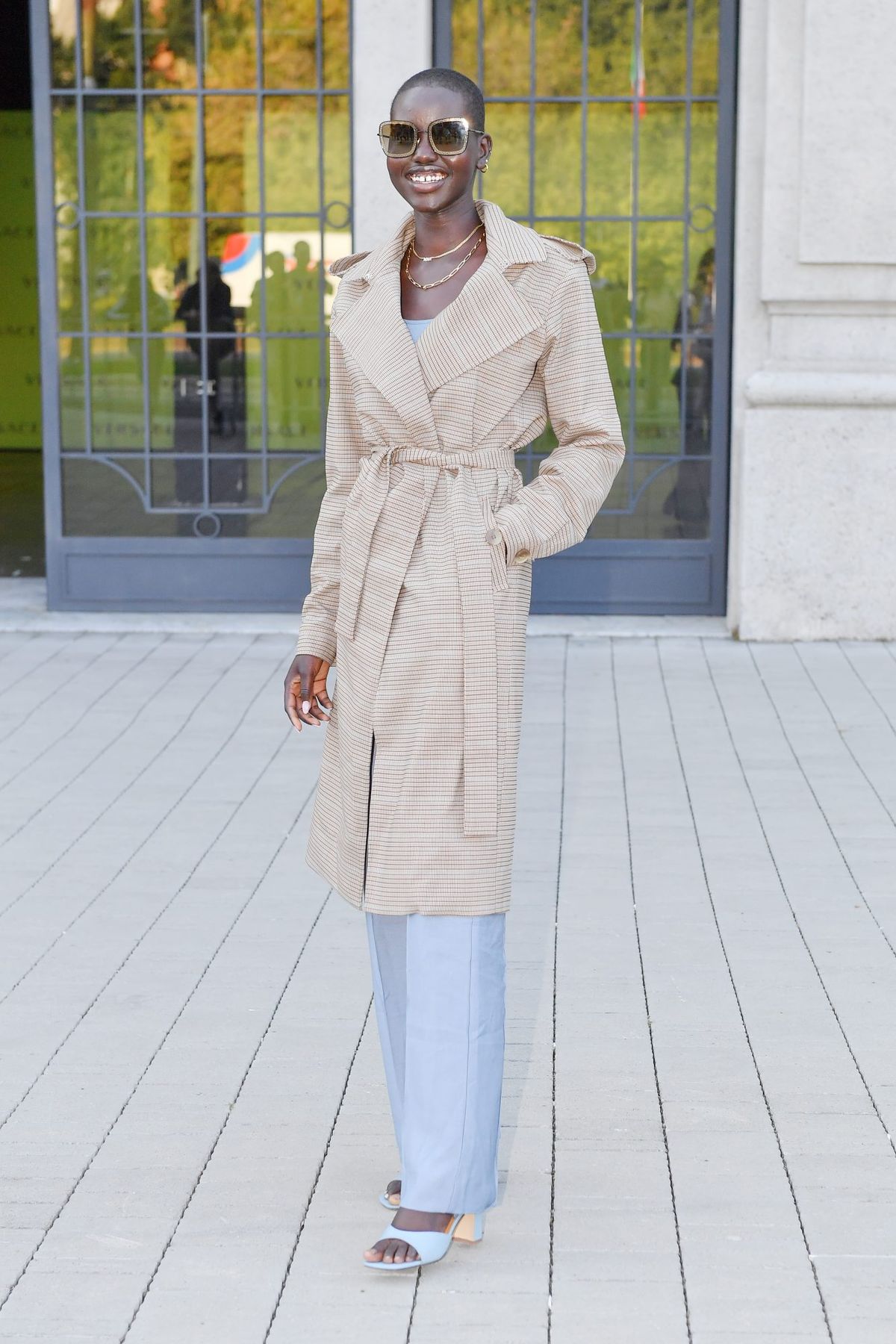Anzug mit langem Jackenoutfit