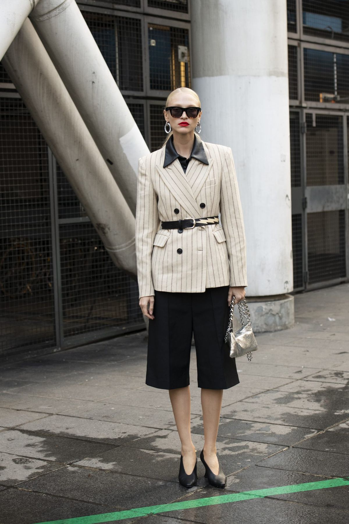 Culotte und Blazer-Outfit