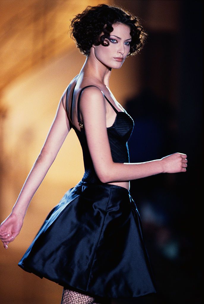 supermodel shalom harlow modeliranje versace obleke