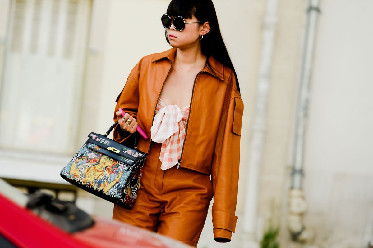 Odjeća, Ulična moda, Narančasta, Rame, Moda, Gornja odjeća, Blazer, Modni dizajn, Zglob, Naočale,