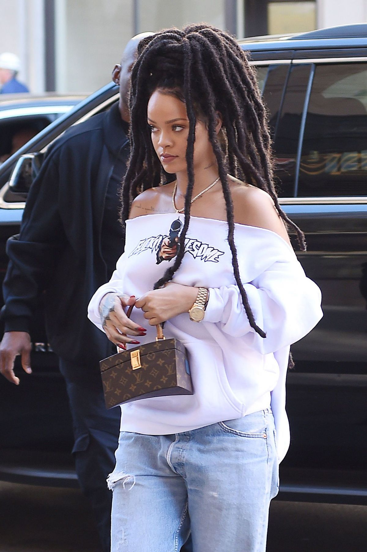 Denim, Jeans, Ulična moda, Dreadlocks, Cornrows, Pas, Jakna, Dolgi lasje, Črni lasje, Torba,