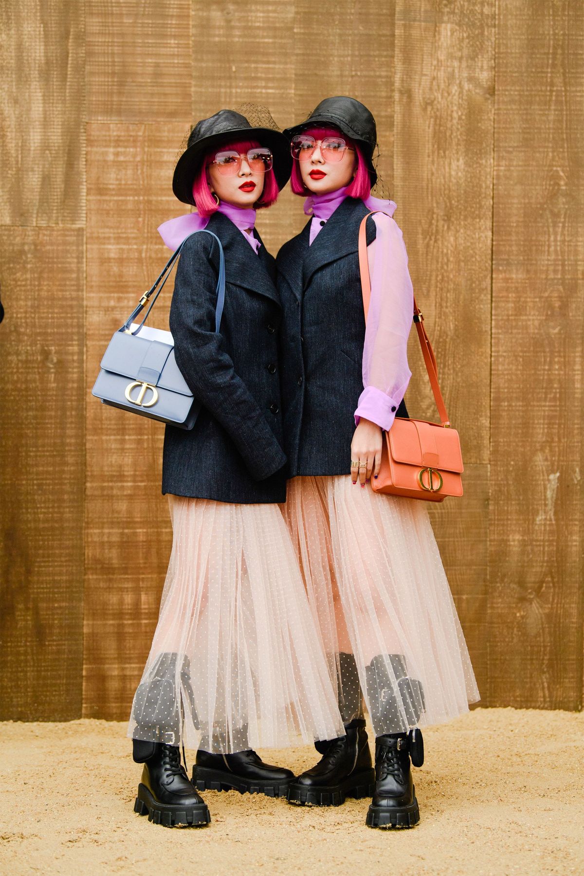 Mode, Lyserød, Overtøj, Formelt tøj, Fotografi, Sjov, Kostume, Uniform, Kjole, Modedesign,