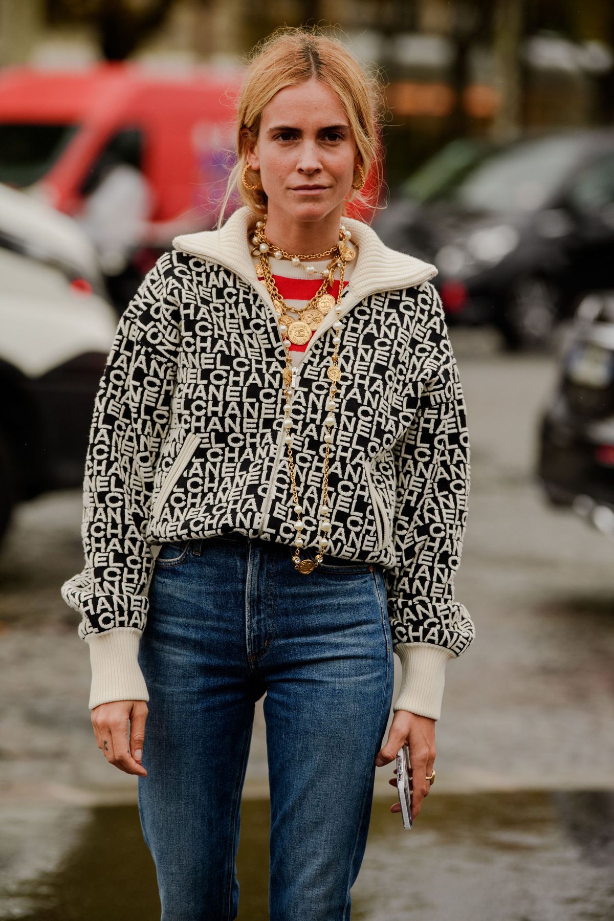 Tøj, mode, gademode, jeans, overtøj, mode model, modeshow, sweater, top, hals,