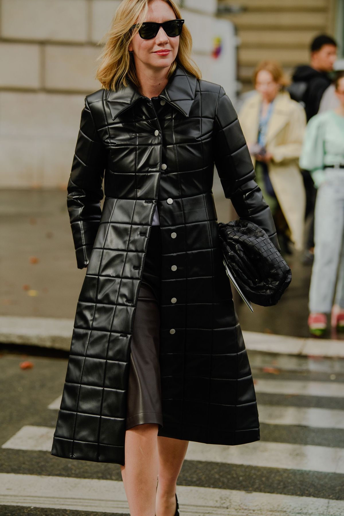 Beklædning, Frakke, Gademode, Mode, Trenchcoat, Overtøj, Overfrakke, Mode model, Pels, Læder,