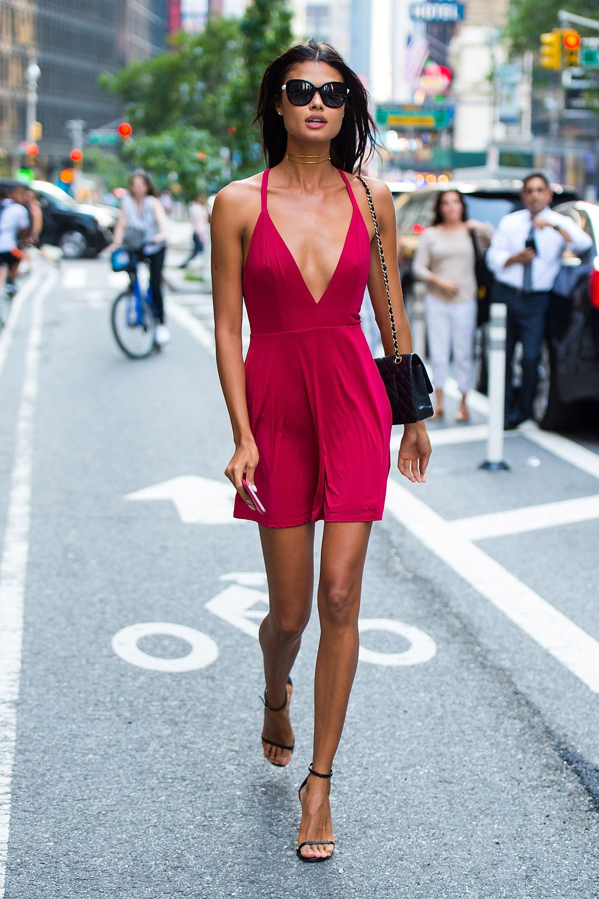 Straßenmode, Kleidung, Mode, Schulter, Kleid, Brille, Model, Pink, Beauty, Sonnenbrille,
