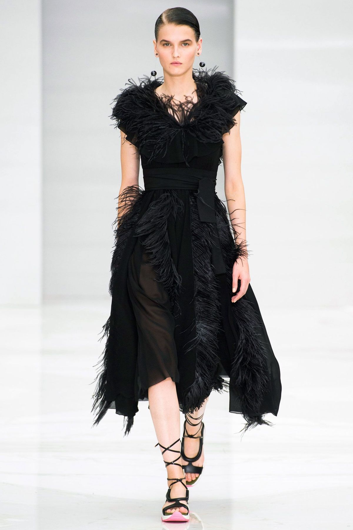 Vestido, ombro, desfile de moda, articulação, peça única, modelo, cintura, estilo, vestido de dia, moda,