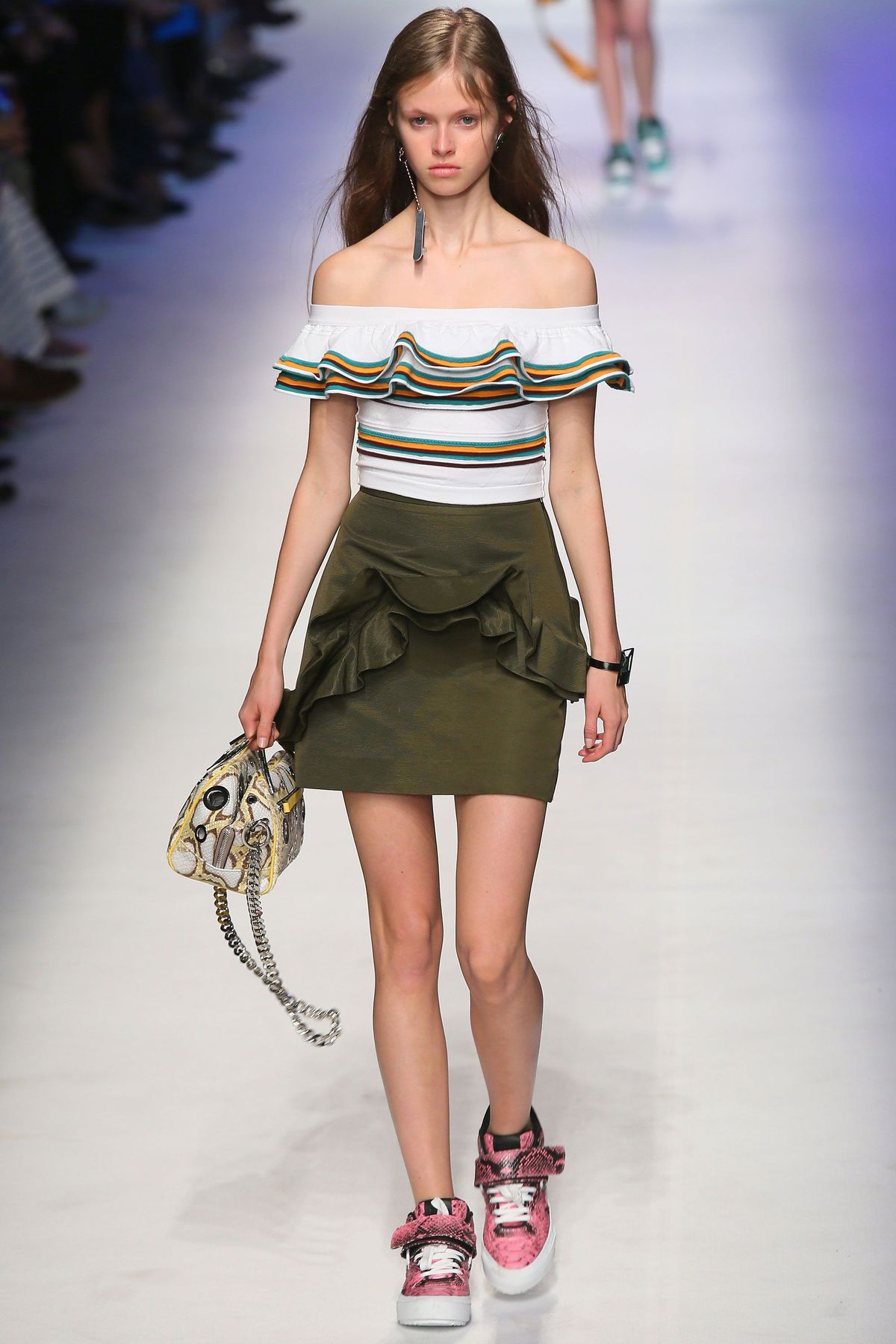 Pele, desfile de moda, ombro, perna humana, articulação, cintura, estilo, modelo de moda, acessório de moda, passarela,