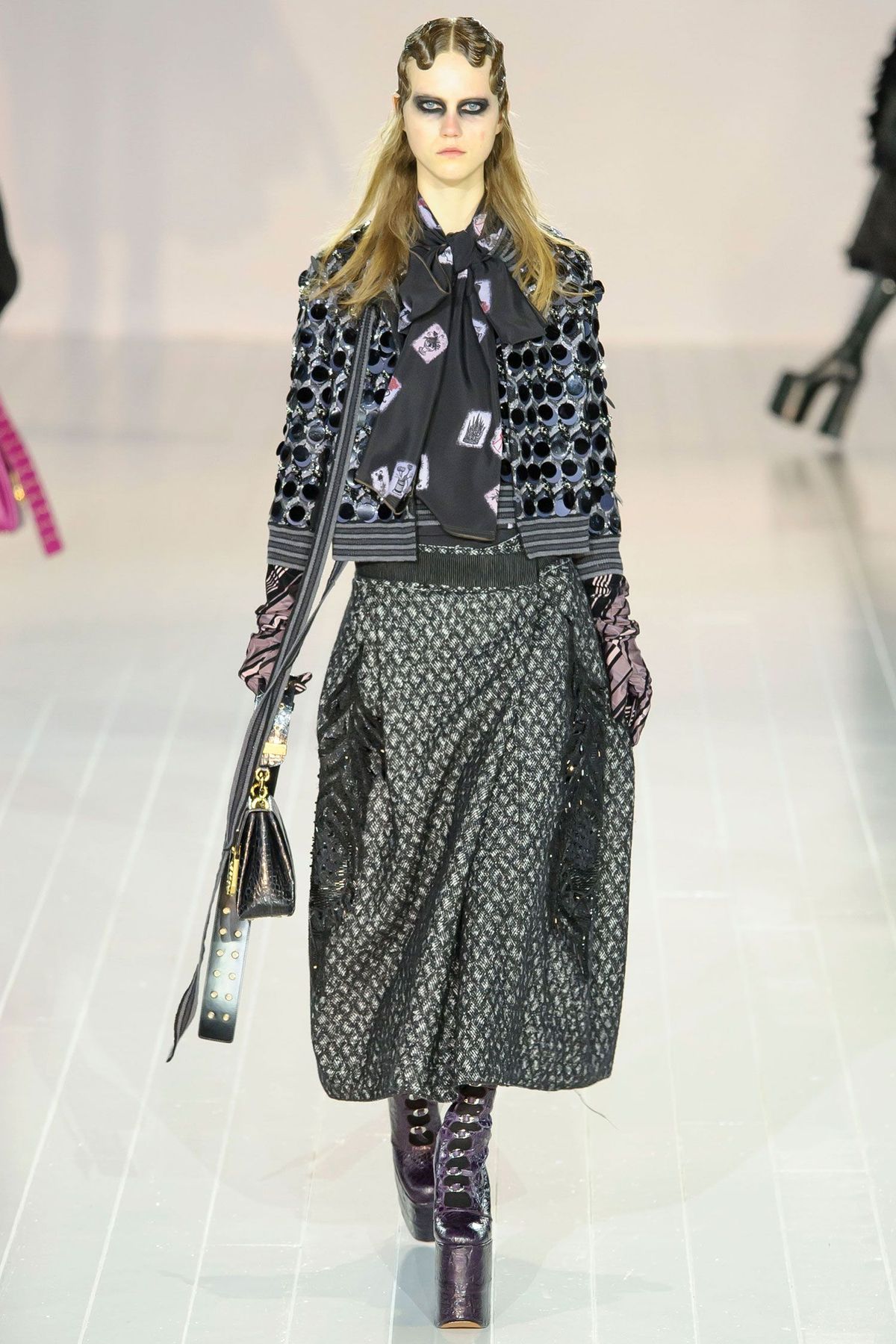 Tøj, Briller, Visionspleje, Ærme, Modeshow, Tekstil, Overtøj, Vinter, Stil, Mønster,