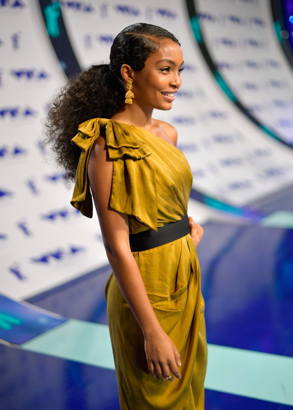 Yara Shahidi Pony Tail - Yara Shahidi 2017 MTV Video Music Awards - Rode Loper