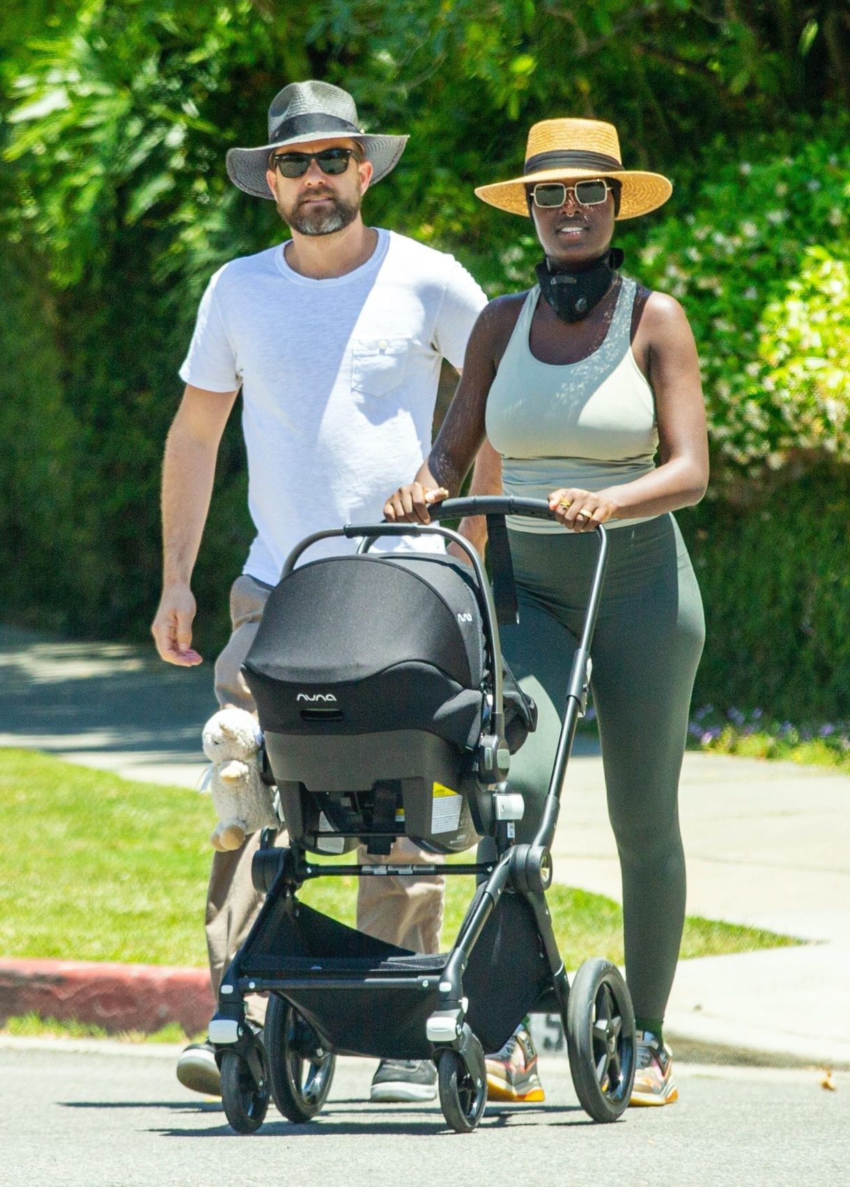 Jodie Turner-Smith Outfits voor na de zwangerschap