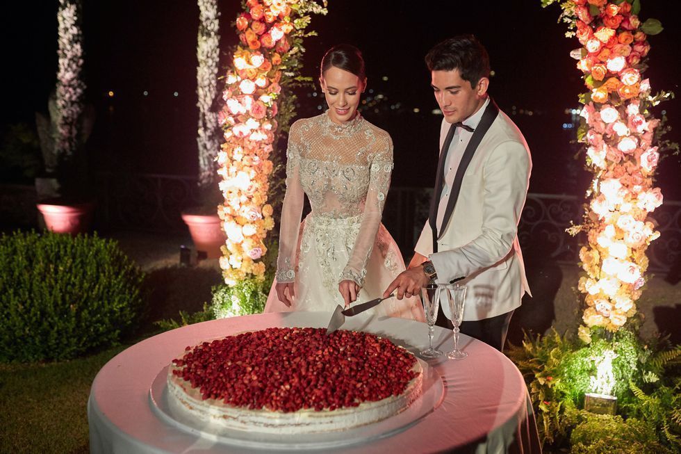 Essen, Heirat, Hochzeitstorte, Zeremonie, Versorgung mit Hochzeitszeremonien, Veranstaltung, Kuchen, Kleid, Hochzeit, Pflanze,