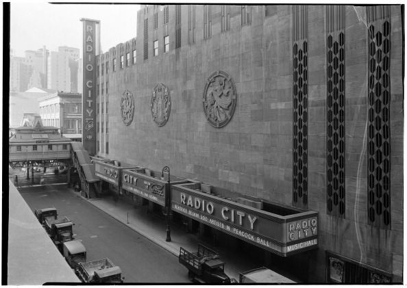 Rockefeller center. Radio City Music Hall, dall