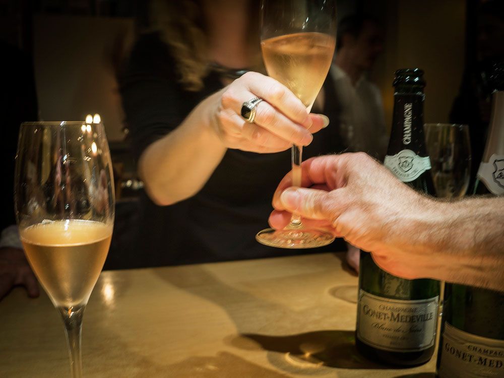 Čaša, pribor za piće, piće, posuđe za piće, alkohol, alkoholno piće, pribor za jelo, posuđe, čaša za vino, pribor za pjenušac,