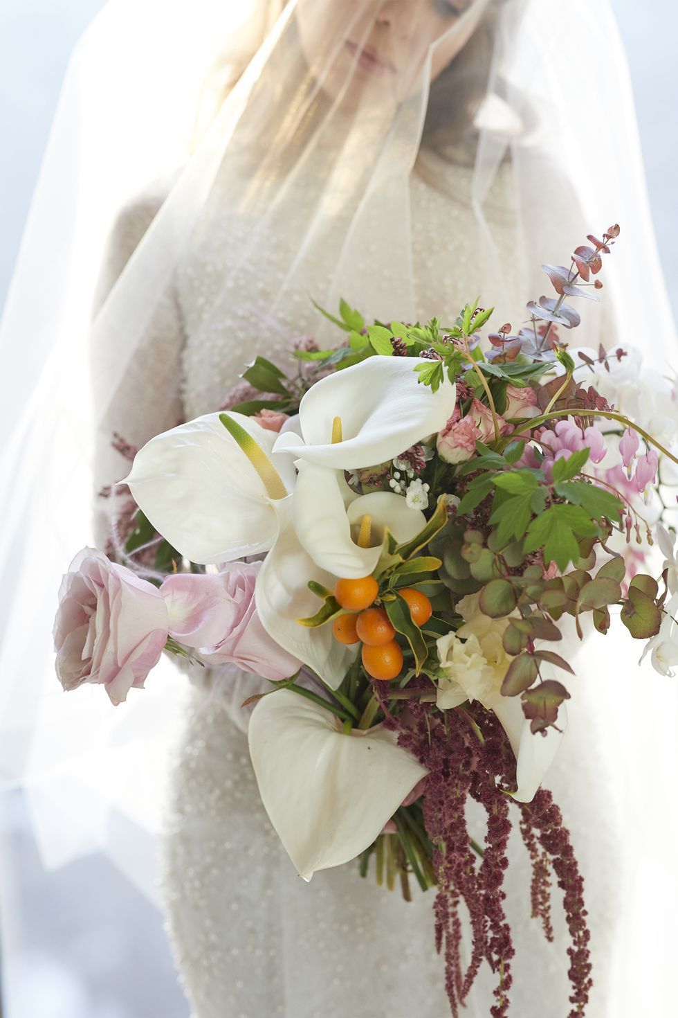 Blumenstrauß, Weiß, Blume, Blumenarrangement, Schnittblumen, Floristik, Blumenmuster, Pflanze, Rosa, Kleid,
