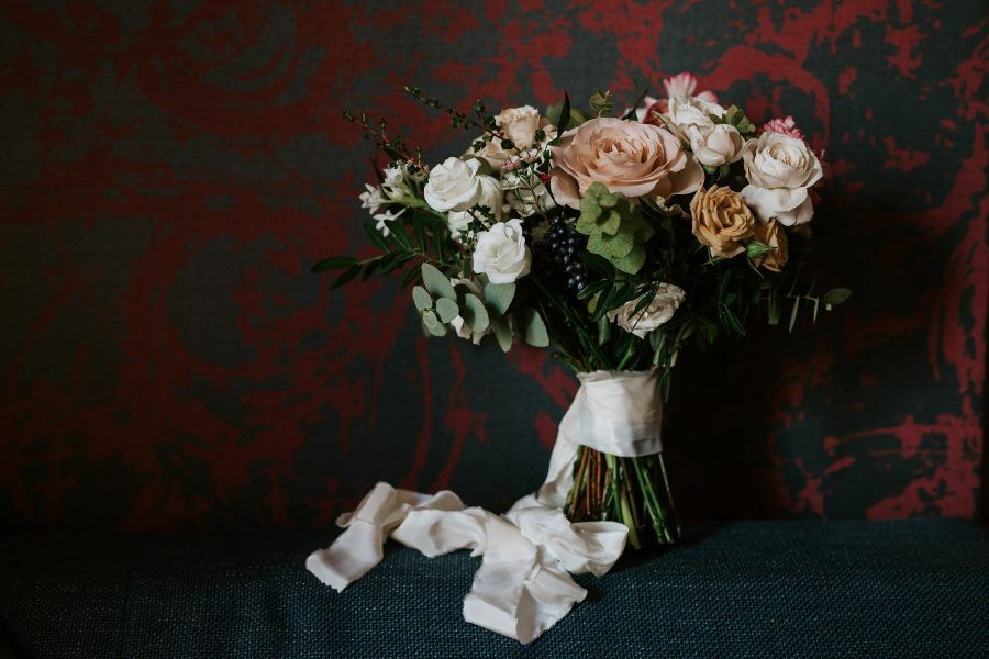 Blumenstrauß, Schnittblumen, Weiß, Blume, Stilllebenfotografie, Blumenarrangement, Floristik, Stillleben, Gartenrosen, Rose,