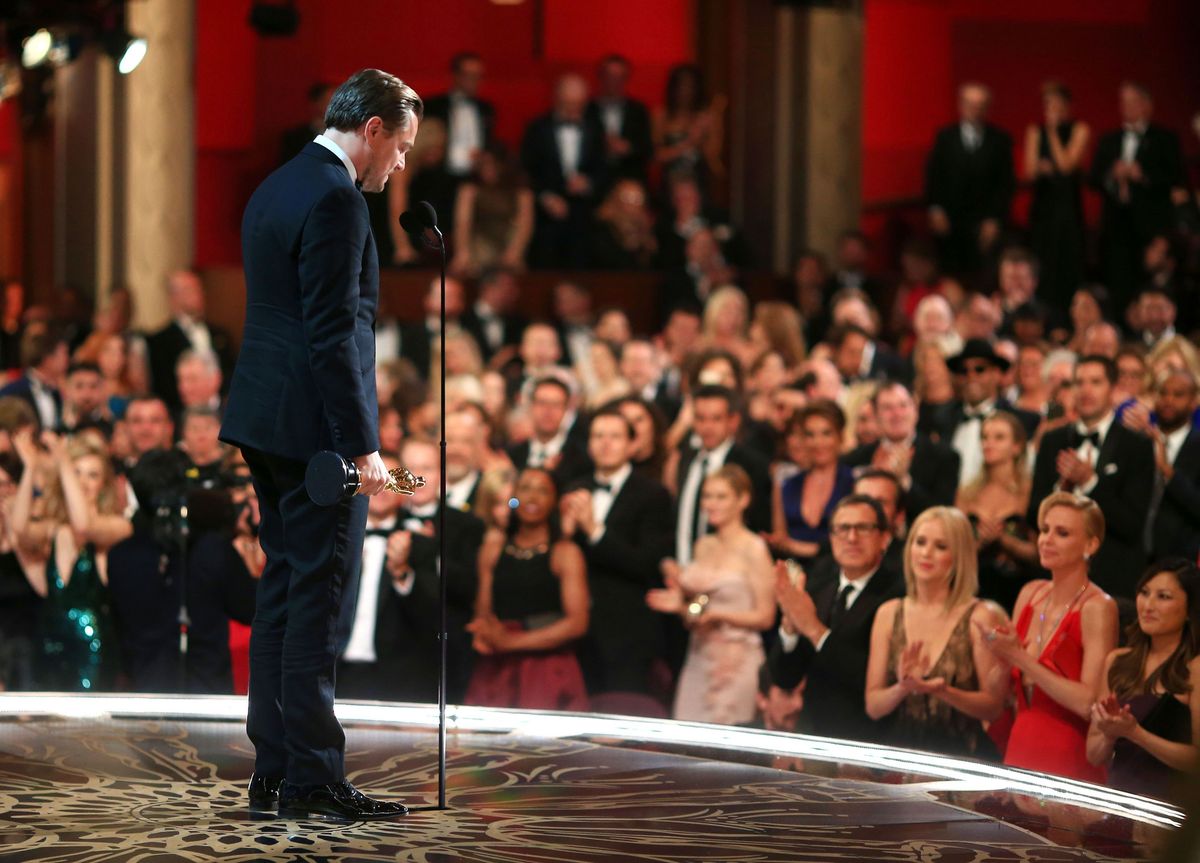 Alfombra, Convención, Evento, Equipo de audio, Audiencia, Micrófono, Multitud, Hablar en público, Sala, Discurso,
