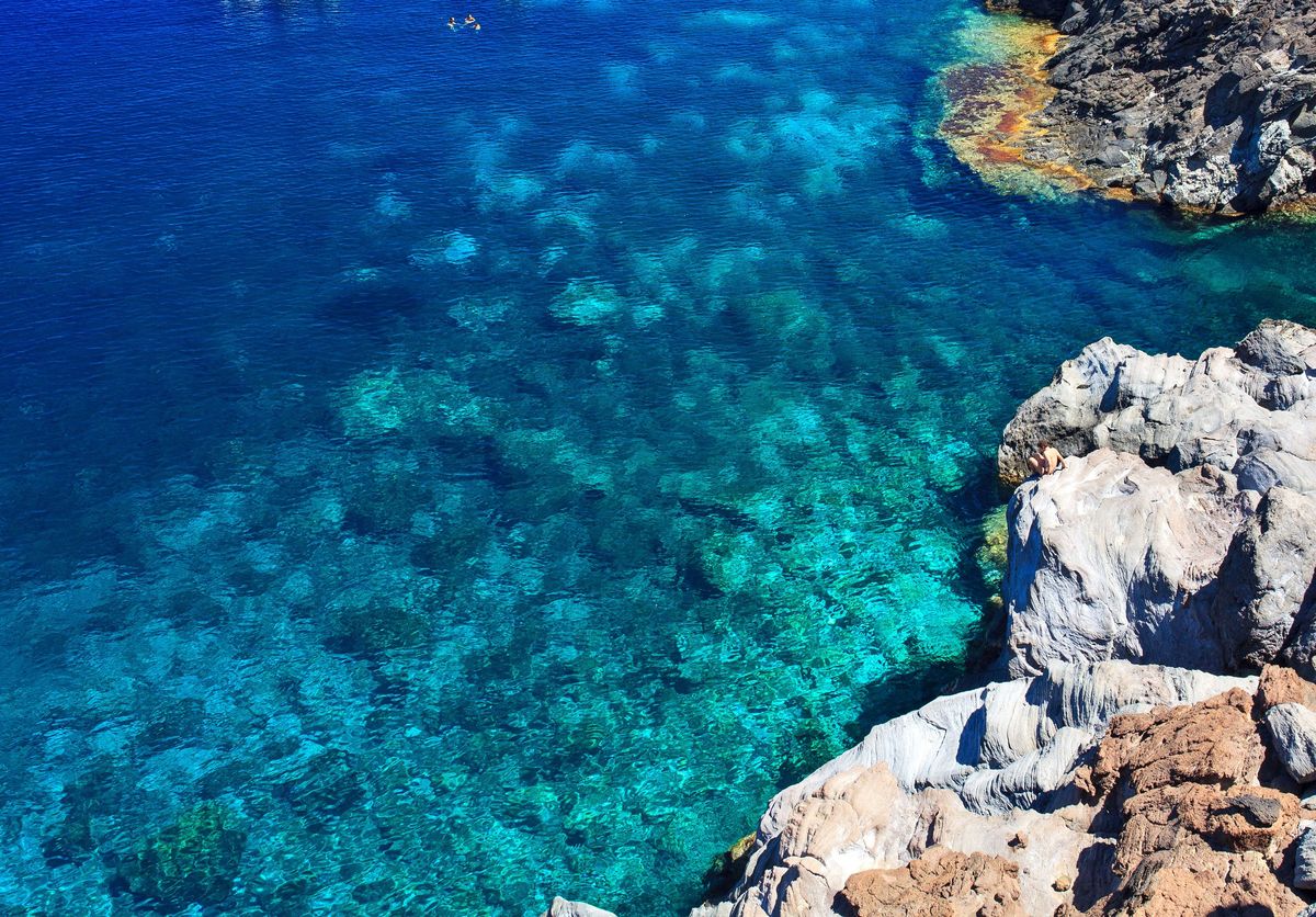 Błękit, woda, morze, turkus, lazur, niebo, skała, wybrzeże, ocean, przybrzeżne i oceaniczne formy lądowe,