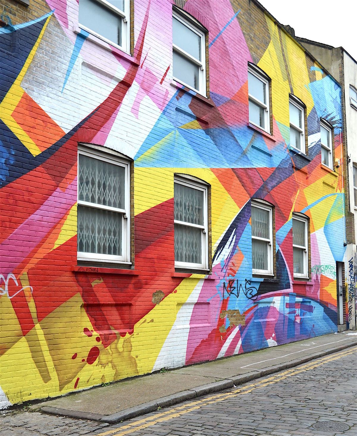 Shoreditch to jedna z najbardziej tętniących życiem dzielnic wschodniego Londynu, w której znajdują się jedne z najpiękniejszych i najbardziej alternatywnych graffiti w mieście.