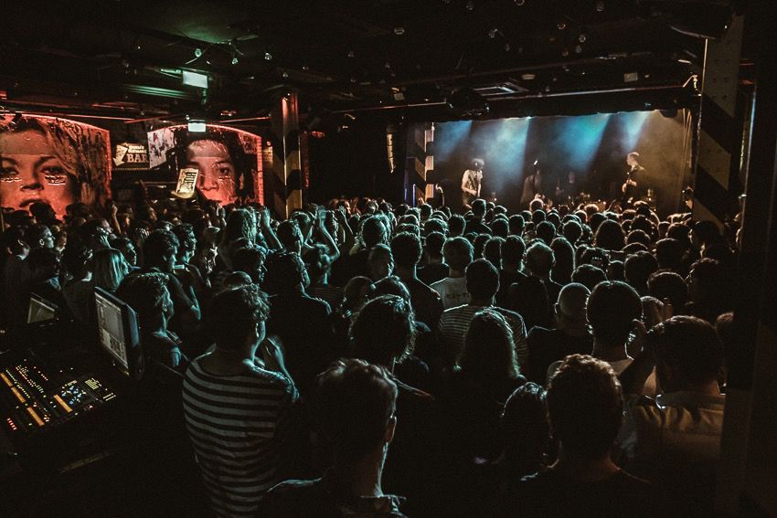 Tłum, ludzie, wydajność, publiczność, koncert, wydarzenie, scena, koncert rockowy, wydarzenie publiczne, sztuki widowiskowe,