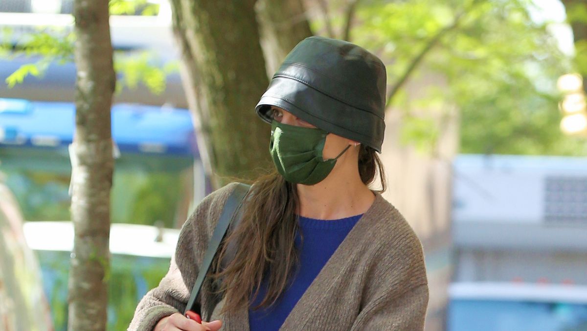 Katie Holmes je nosila najdražjo različico tega trenda čevljev za 27 dolarjev