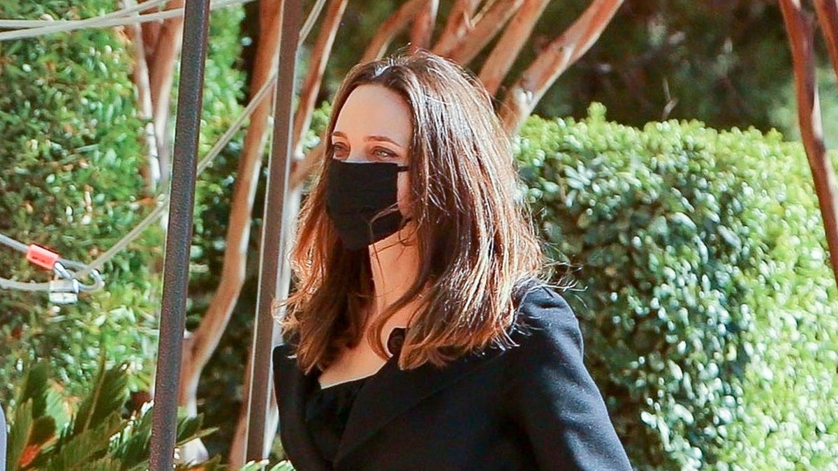 Angelina Jolie hat gerade den vergessenen Stiefel-Trend getragen, der bei Nordstrom im Angebot ist