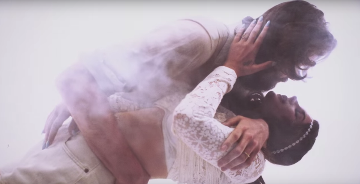 Lana Del Rey fa il suo debutto nel video musicale 'Freak' interpretato da padre John Misty
