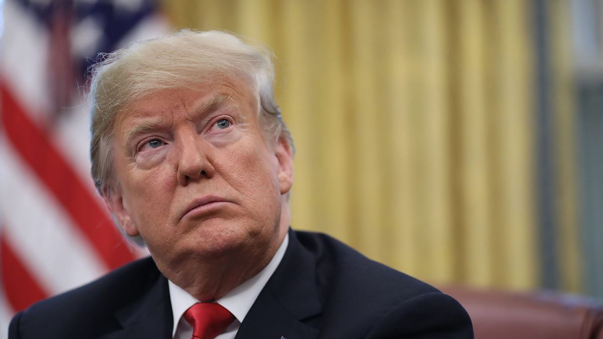 Daha Fazla Politikacı ve Ünlü, Trump'ın Görevden Alınması İçin Çağırıyor