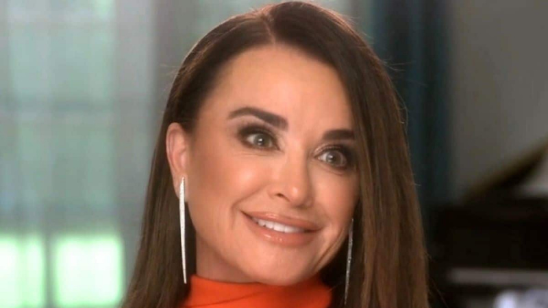 Com quem Kyle Richards está namorando após a separação de Mauricio Umansky?