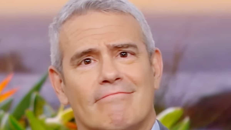  Andy Cohen em As verdadeiras donas de casa de Orange County.