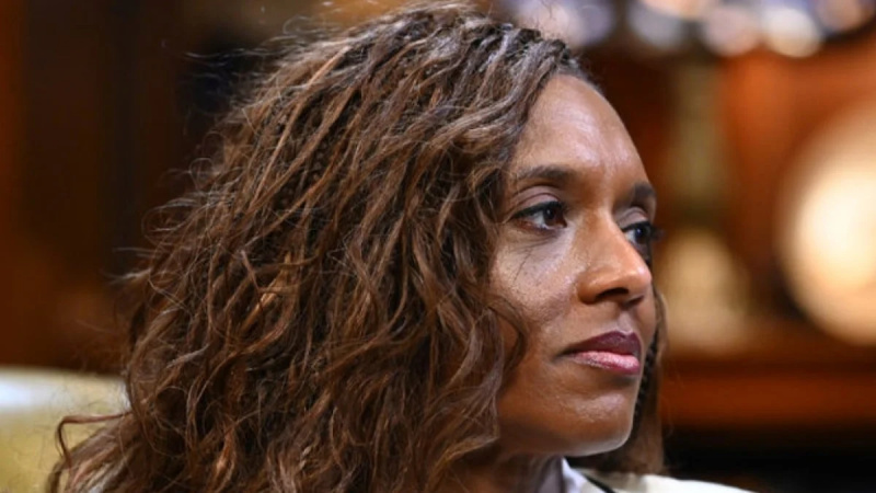   Danielle Reyes nos traidores