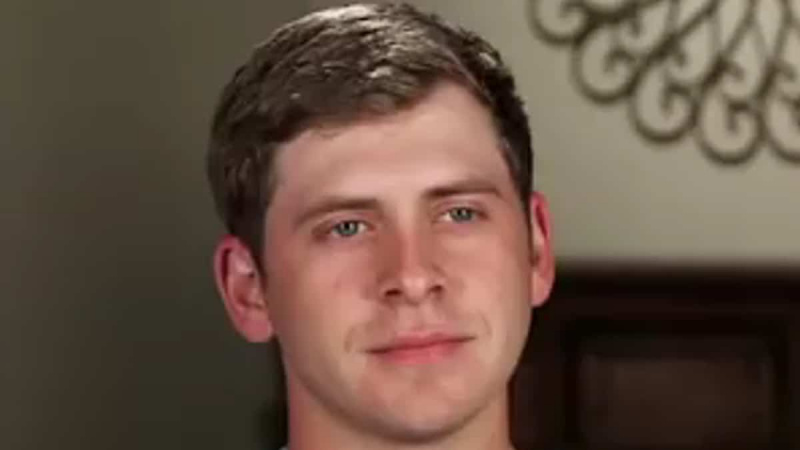   Austin Forsyth em um confessionário Counting On