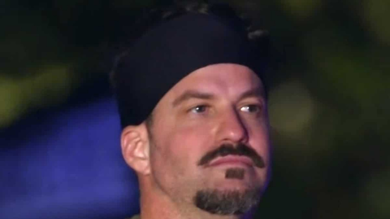   o rosto da estrela do desafio Johnny Bananas fotografado no episódio de estreia da 40ª temporada