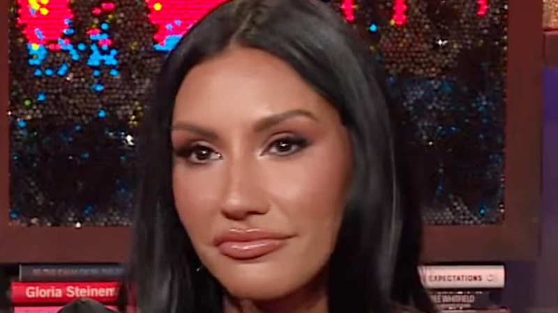يتفاعل معجبو RHOSLC مع انخفاض العرض الأول للموسم الخامس إلى نسبة مشاهدة منخفضة للمسلسل: 'لا يوجد مونيكا ولا مشاهدون'
