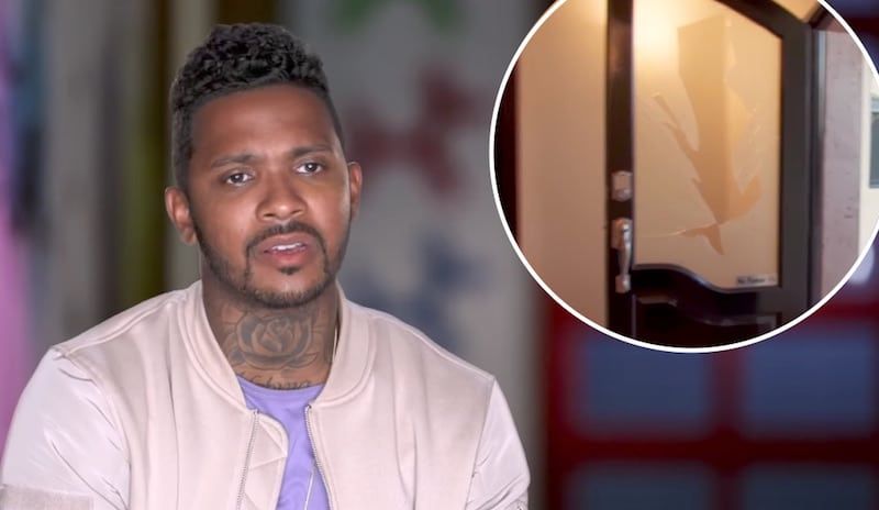 Райън Хенри се откача и разбива вратата след шега в басейна на Black Ink Crew: Chicago