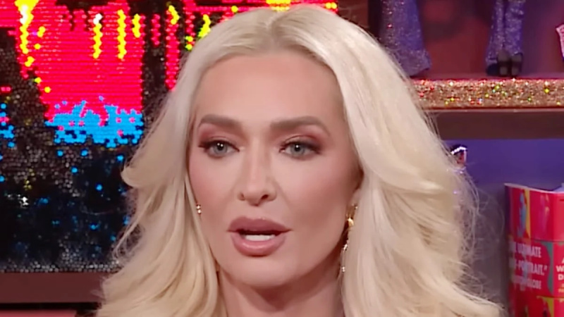   Erika Jayne em Assistir o que acontece ao vivo.