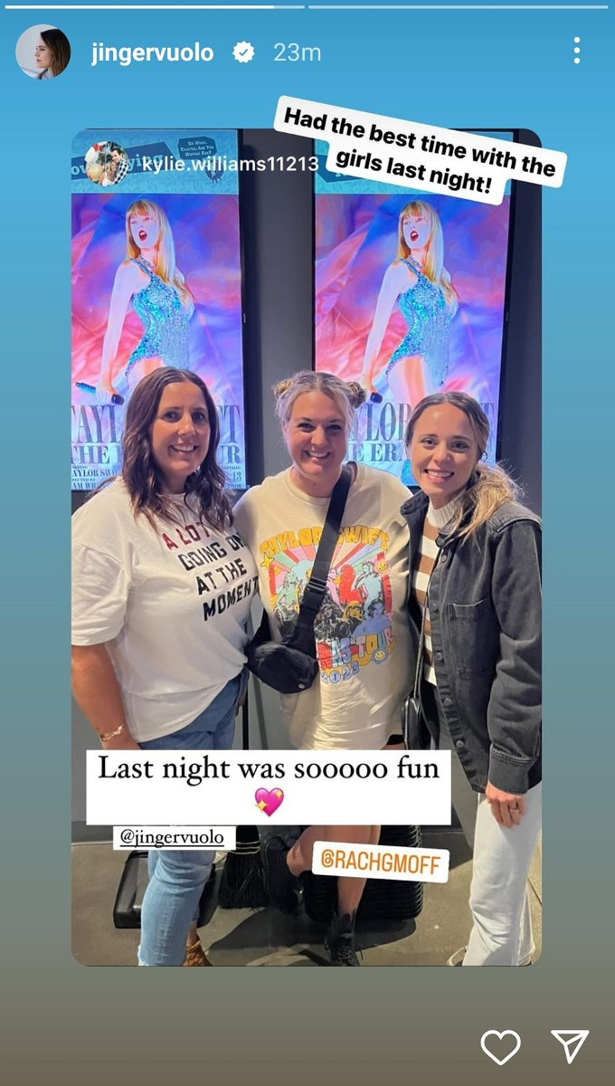  Jinger Duggar e i suoi amici vedono il film Taylor Swift: The Eras Tour.