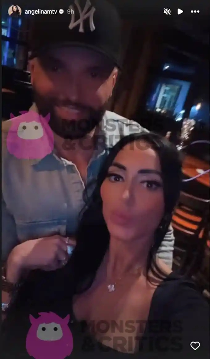   captura de tela da história do Instagram enquanto Angelina posa com o noivo Vinny durante uma noitada