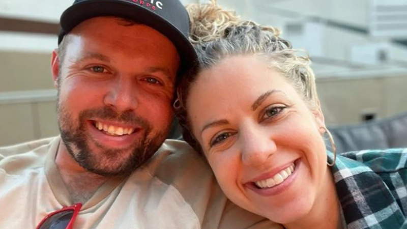 Abbie Grace Burnett se navdušuje nad Johnom Davidom Duggarjem: 'Plubiš moj čoln'