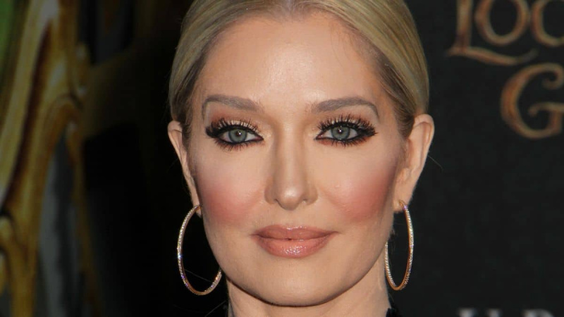 Os fãs de RHOBH criticam Erika Jayne por querer desculpas por brincos polêmicos